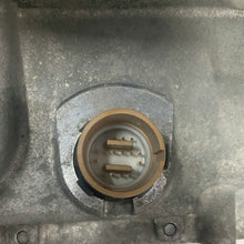 Load image into Gallery viewer, 4L65E Transmission GM Chevy 5.3 &amp; 6.0 2WD 1-Yr Warranty Free Converter.6
